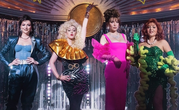 ¿Y si descubrieras que no eras la única? La serie que convierte las baladas ochenteras en un thriller emocional